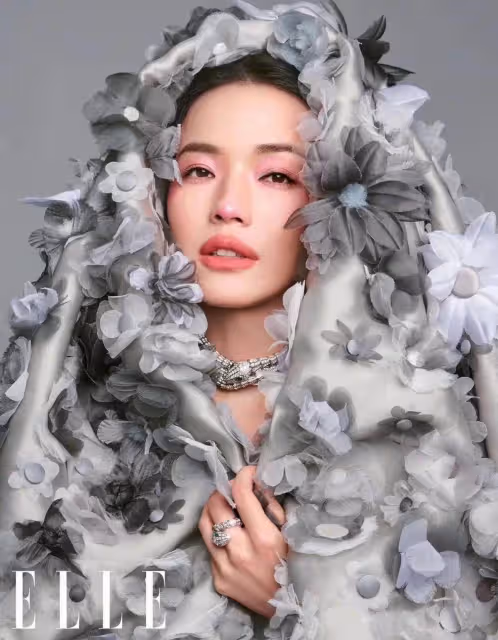 45歲舒淇桃花妝太驚艷了,粉色短髮又美又颯,網友:花仙子下凡