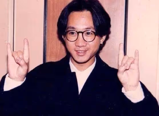 許冠傑:和混血女相戀54年,成譚詠麟的唯一偶像,如今喜當爺和奶