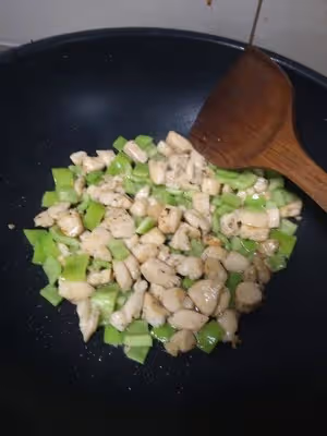 爆香快手菜～青椒炒雞丁