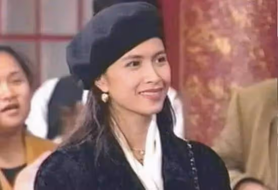 57歲邵美琪近照曝光,為方便照顧母親,與小9歲男友分手後單身至今,網友:氣質依舊