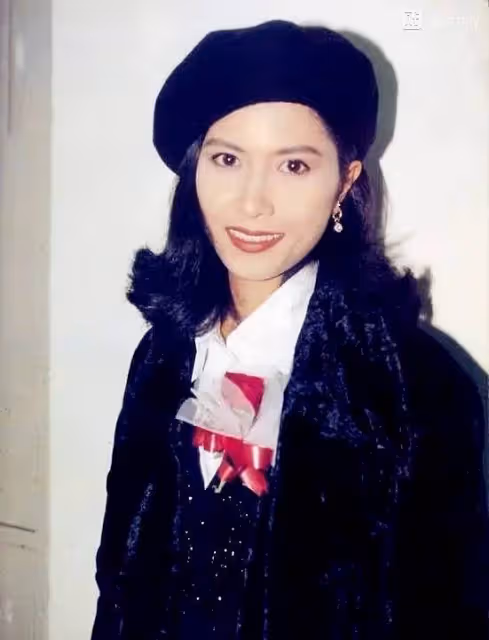 57歲邵美琪近照曝光,為方便照顧母親,與小9歲男友分手後單身至今,網友:氣質依舊