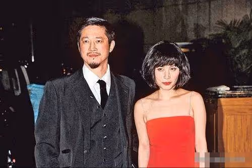 賭王女兒何超儀:母親去世後首次高調現身,戴3隻大金鐲走紅毯