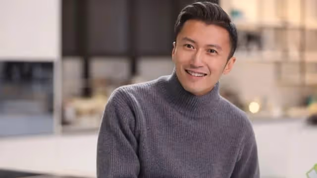 王菲相隔18年與王家衛合作　性感造型引網民驚呼：老了！