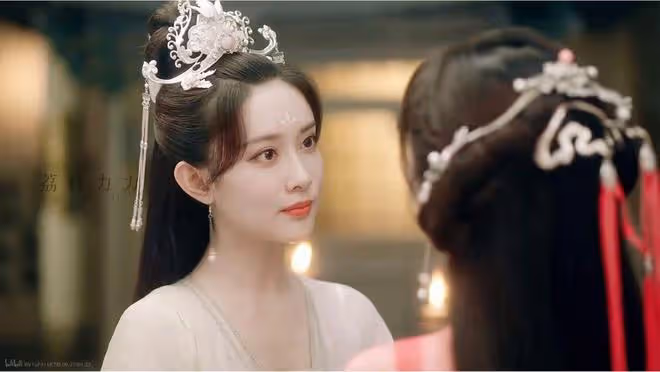 沉香如屑高開低走，楊紫演技妝造被嘲瘋？觀眾：同框被孟子義秒殺