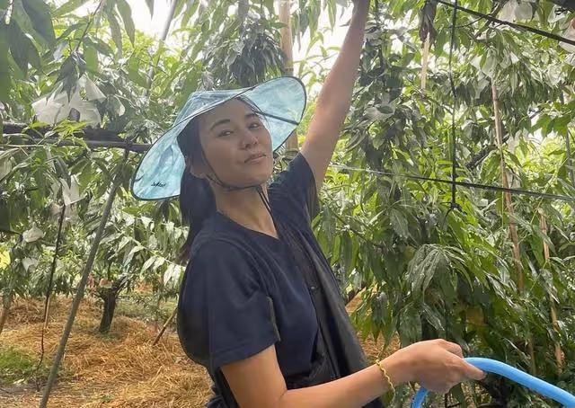 香港知名女星曬素顏照慶祝49歲生日!已移居日本,網友:老了不少