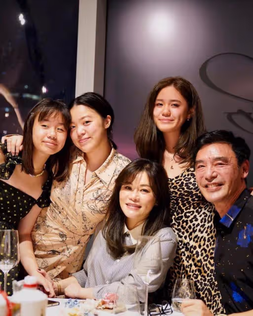 鍾鎮濤為女兒慶祝生日,18歲愛女外形出眾,已被3所世界名校錄取