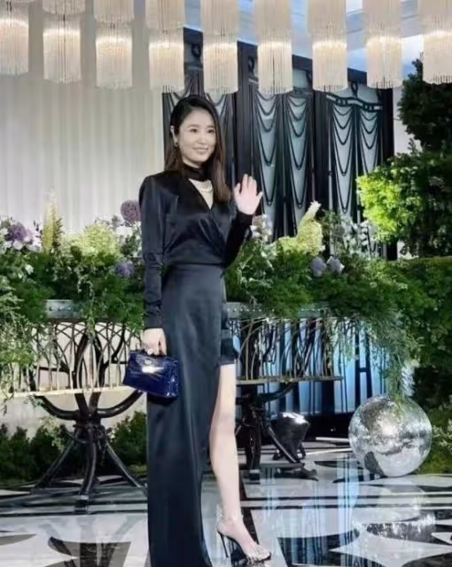 林心如太美了!不輸楊佑寧新娘,一身黑看似低調,卻高調拎98萬包包,網友:霍建華好福氣