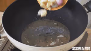 好吃到連鍋端的【五指毛桃燜雞】！