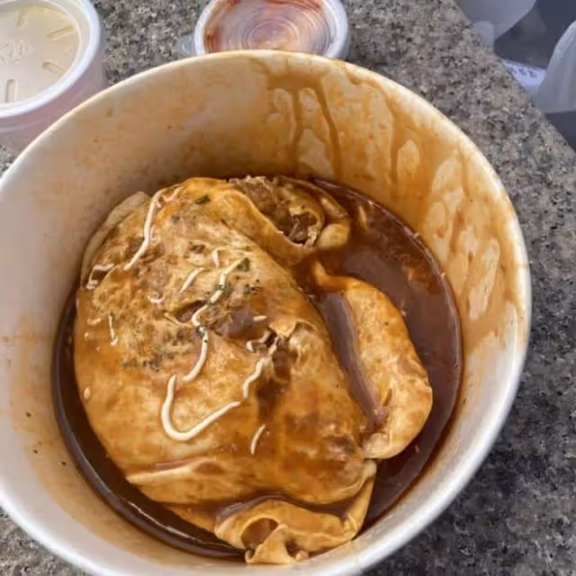 請吃飯被批薄待粉絲?讓辛苦一天的粉絲們大熱天去小吃店排隊搶桌吃..