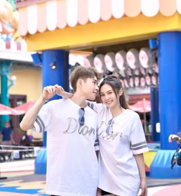 恭喜!香港人氣女神七夕公布戀情曬二人合照,男友帥氣有型夠高大
