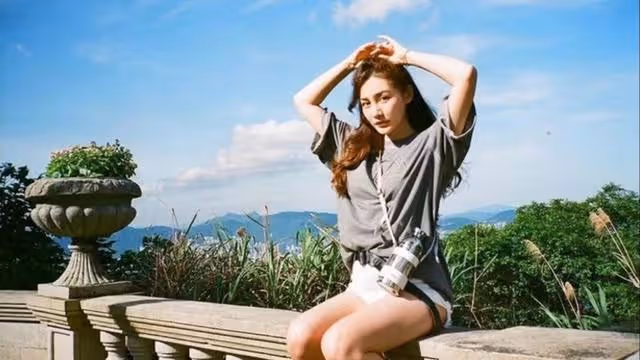 恭喜!香港人氣女神七夕公布戀情曬二人合照,男友帥氣有型夠高大