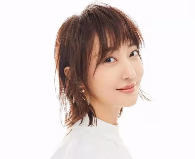 34歲女星宣布移居美國!沒綠卡只能租房住,晚上不敢出門怕被槍殺