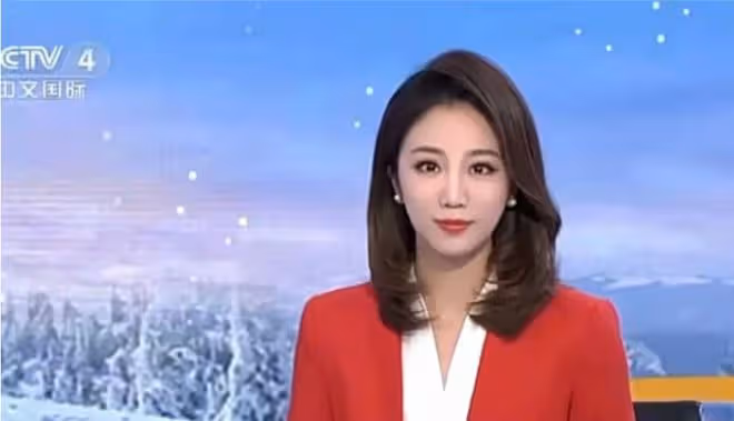 央視主持人去農村不講究,坐田裡吃西瓜膚白似雪,被讚美過馬凡舒