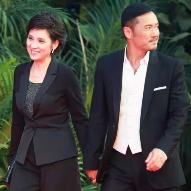 8位「TVB男神」現狀,有人身價上億,有人患病後還在縣城賣唱