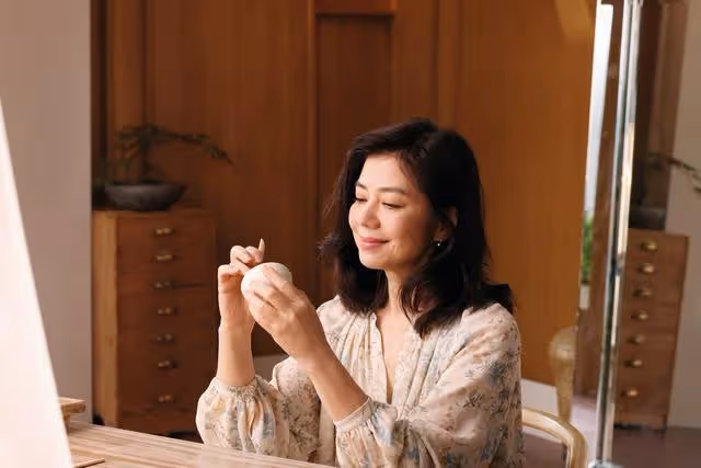 鍾楚紅罕見復出接拍廣告 女神氣質仍在