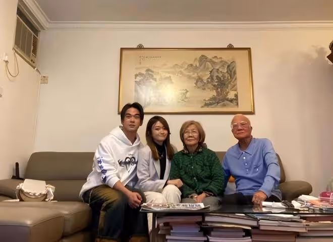 錢小豪兒子七夕秀恩愛!小7歲網紅女友長相甜美,身材凹凸有致