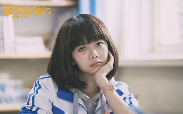 一手爛牌打成王炸,快30歲才成名,譚松韻演高中生完全不出戲