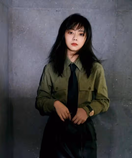 「童顏女孩」譚松韻,穿唯美公主裙甜美十足,哪裡像30歲模樣