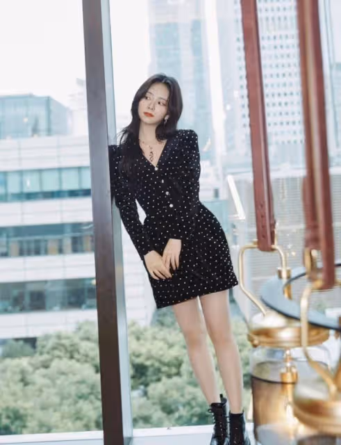 「童顏女孩」譚松韻,穿唯美公主裙甜美十足,哪裡像30歲模樣