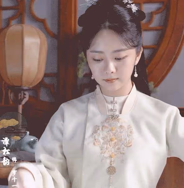 《錦心似玉》首曬劇照,譚松韻穿古裝氣質嫻靜,看到男主:收視率穩了