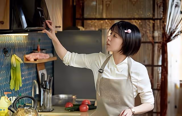 兒媳每月野營,婆婆偶然遇見才知她出軌,兒媳:你們也挺會找地方