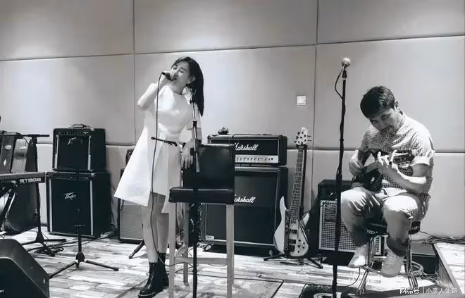 50歲沙寶亮深夜離婚！疑出軌小16歲女星，離異帶兩娃身份不簡單