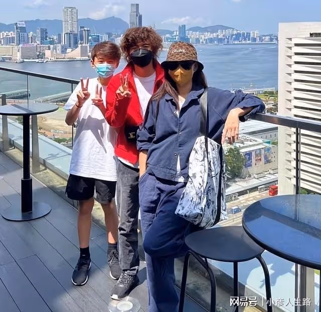 Lucas正面照曝光,扎馬尾變成美少年,和媽媽張柏芝慶祝15歲生日