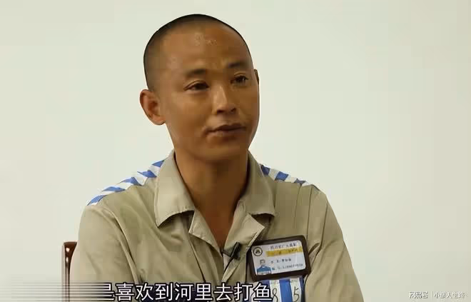 17年四川旺蒼出現「河神顯靈」,百姓實現吃魚自由,小伙:不要碰