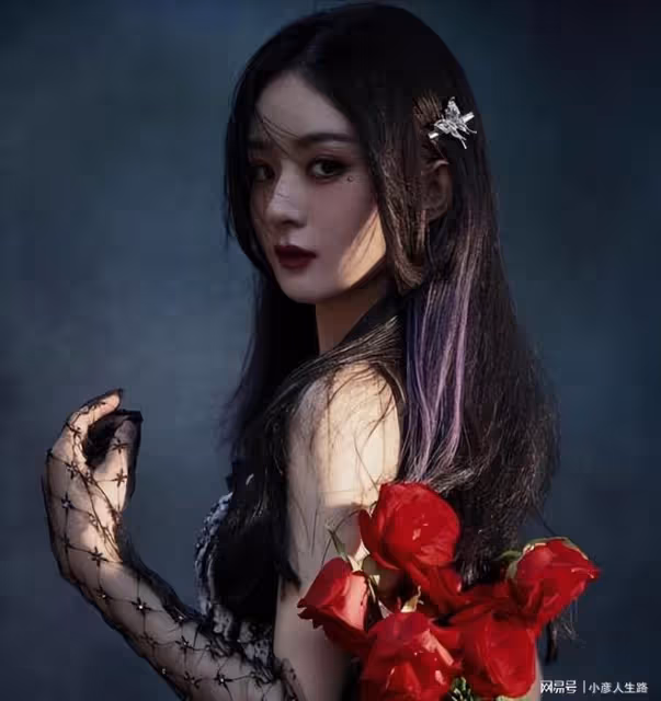 趙麗穎直播討論劇情，卻被人關了美顏，白皙皮膚濃密黑髮讓人羨慕