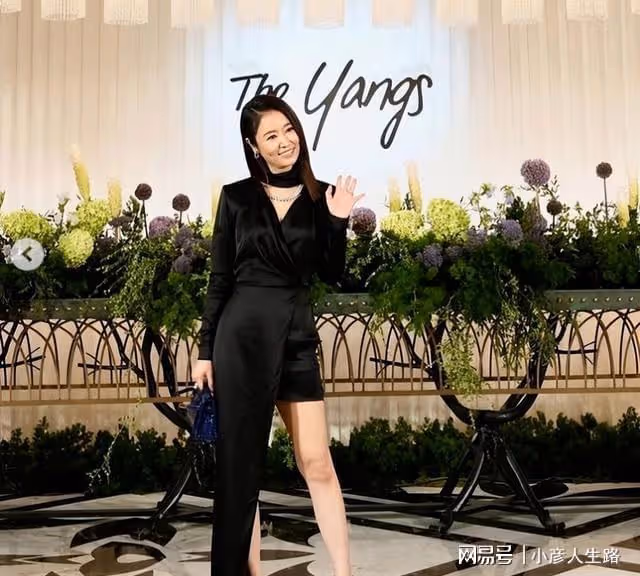 賈靜雯林心如在楊祐寧婚禮上玩得很開心,貼臉合影彰顯姐妹情