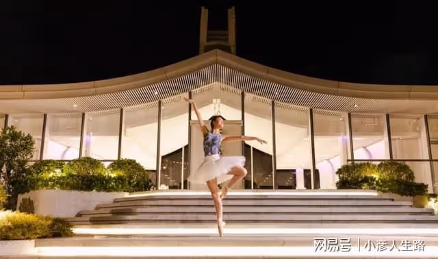 劉鑾雄19歲女兒秀舞技!穿芭蕾裙做高難度動作,顏值不輸媽媽