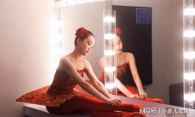 劉鑾雄19歲女兒秀舞技!穿芭蕾裙做高難度動作,顏值不輸媽媽