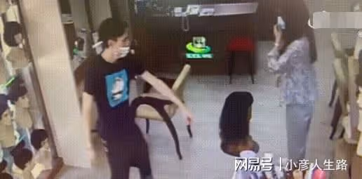 藝人周立銘侵犯女店員,經紀公司發文道歉,網友:嗨大了?