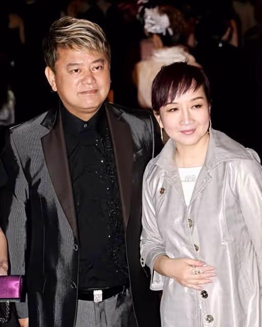 72歲知名港星轉行！或將開養老院度日，結婚43年身家過億無人繼承