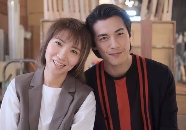 恭喜!TVB帥氣男星躋身上流社交圈,與多位香港富婆成忘年之交