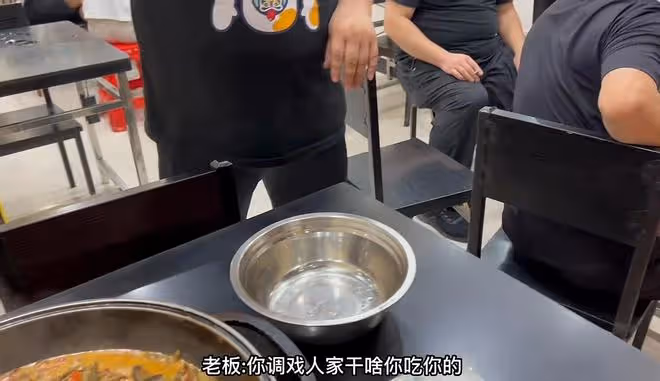 百萬粉網紅遭多位陌生男騷擾,對方多次敬酒調戲,輕佻鬨笑惹眾怒