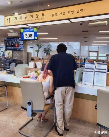 快訊/Beenzino秘密登記結婚了,放閃熱吻照「娶交往8年德女友」