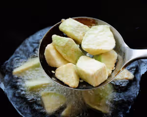 紅燒茄子 最受歡迎的家常菜讓大人小孩都停不下筷子 上桌就吃光