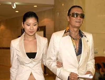 85歲謝賢罕曬近況!手拿拐杖行動不便,無兒女貼身照顧晚年生活孤單:看淡一切的生活太灑脫