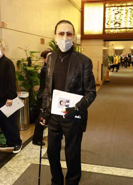 85歲謝賢罕曬近況!手拿拐杖行動不便,無兒女貼身照顧晚年生活孤單:看淡一切的生活太灑脫