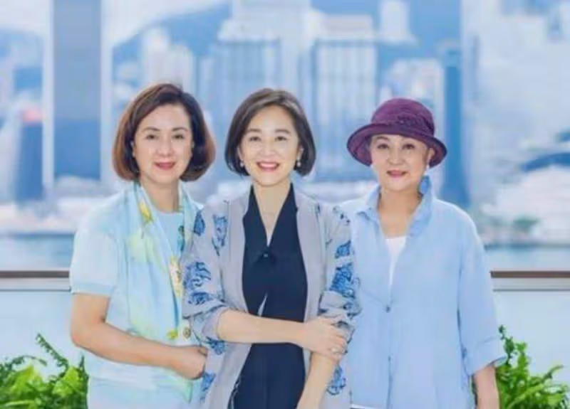 67歲林青霞從容老去:身材豐滿卻不油膩,穿搭不扮嫩更優雅高級,網友:老有所樂活的真實