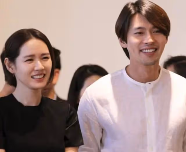 孫藝珍挺孕肚首露面,三名男性圍半圈保護,下意識摸肚子凸顯母愛