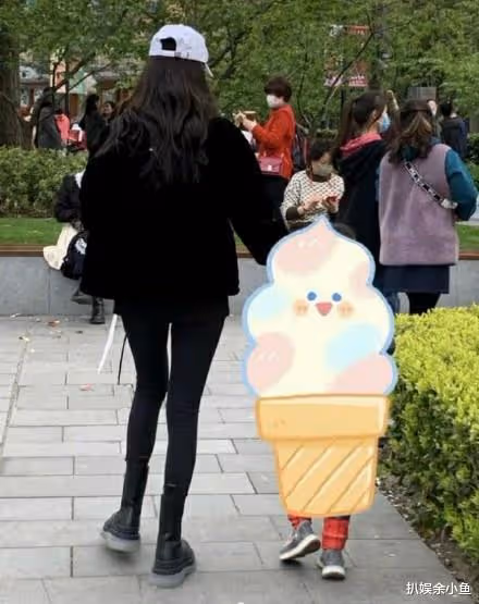 蒼井空攜子曬櫻花照自拍,新髮型韻味十足,低調生活卻被惡語相加