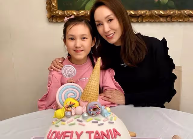 51歲郭可盈出席家庭聚會,林文龍黑到發光,熊黛林雙胞胎女兒搶鏡