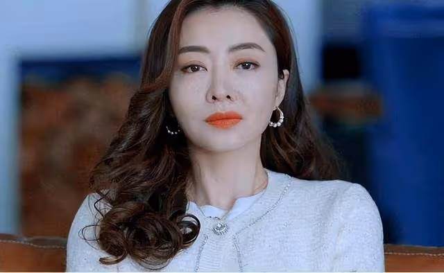 51歲郭可盈出席家庭聚會,林文龍黑到發光,熊黛林雙胞胎女兒搶鏡