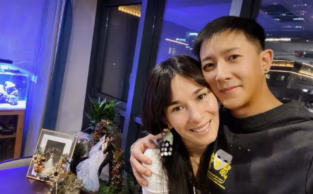 韓庚老婆懷孕8個多月與李亞男聚餐 身體浮腫明顯