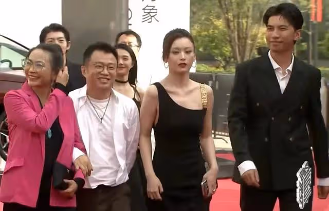 電影展紅毯爭艷:章子怡千萬鑽戒 馬麗顯老態