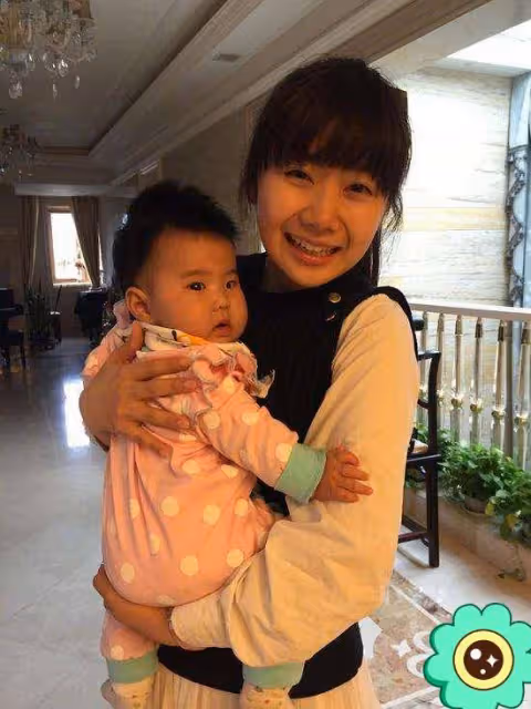 福原愛帶孩子去迪士尼 抱孩子不鬆手彌補母愛