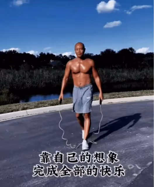 47歲樂嘉潤到美國?赤裸上身 身材壯碩 酷似銅人