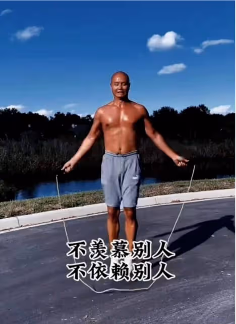 47歲樂嘉潤到美國?赤裸上身 身材壯碩 酷似銅人